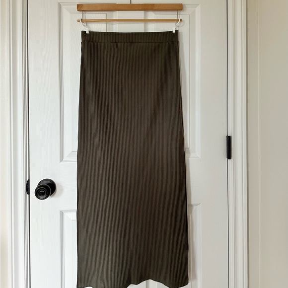 Reitmans Pull-On Ribbed Maxi Skirt with Side Slit - Picture 7 of 11